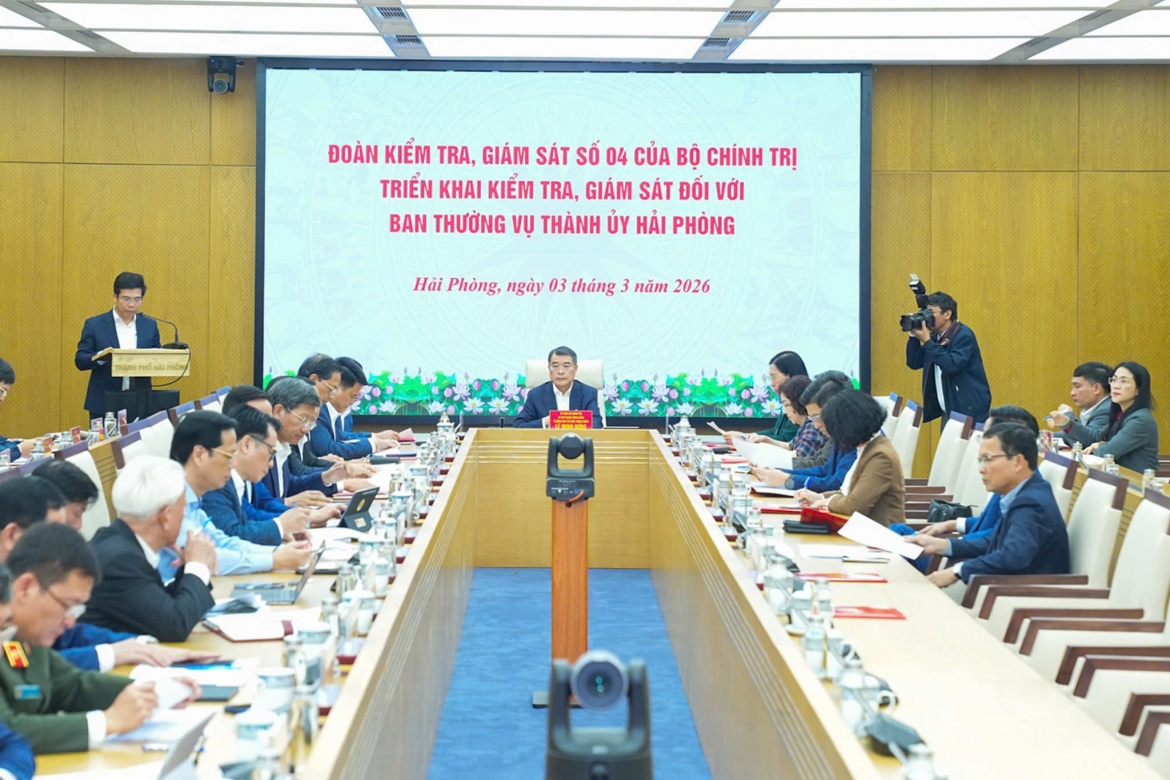 Đoàn kiểm tra, giám sát số 4 của Bộ Chính trị, Ban Bí thư tổ chức công bố Quyết định kiểm tra, giám sát của Bộ Chính trị, Ban Bí thư đối với Ban Thường vụ Thành ủy Hải Phòng. (Ảnh: Đàm Thanh)