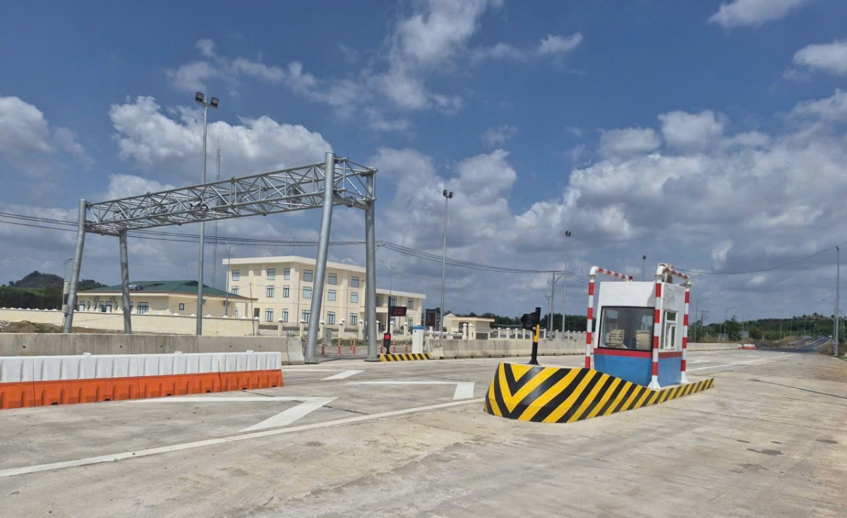 Nút giao cao tốc Phan Thiết - Dầu Giây và QL1A (lý trình Km63 tuyến Phan Thiết - Dầu Giây.