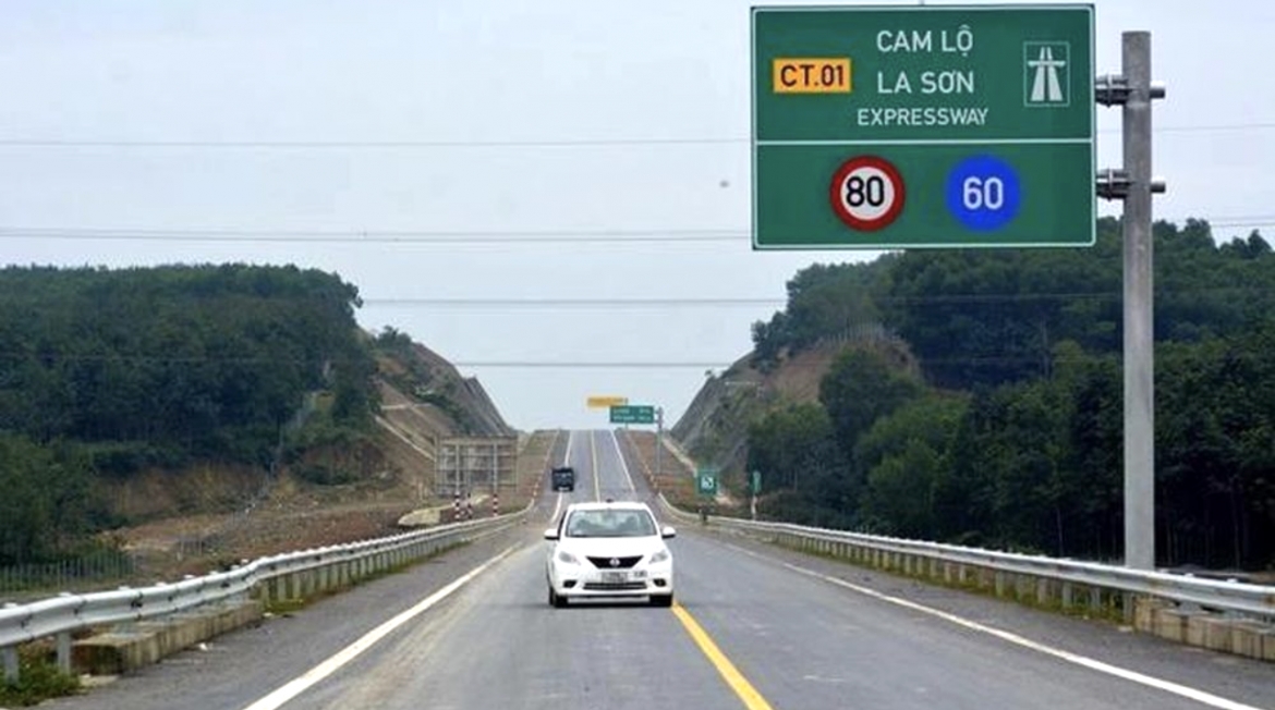 Điều chỉnh tốc độ lưu thông xe ôtô trên đường cao tốc Cam Lộ-La Sơn