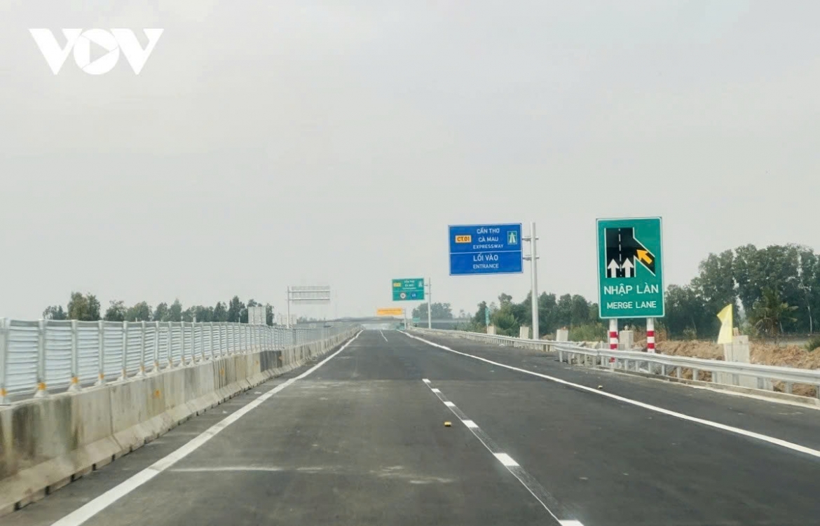 Bộ Xây dựng chấn chỉnh chủ đầu tư để chậm tiến độ hoàn thành cao tốc Cần Thơ - Cà Mau.