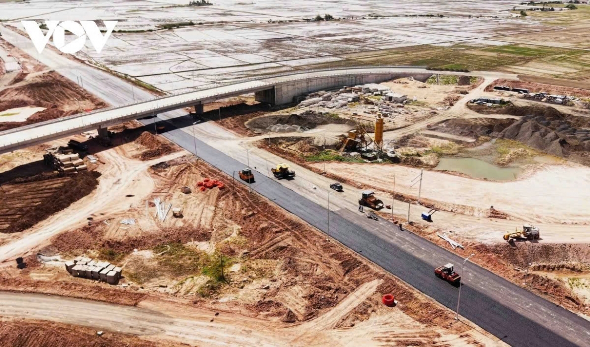 Một đoạn tuyến trên cao tốc Quy Nhơn - Chí Thạnh ở giai đoạn thi công.