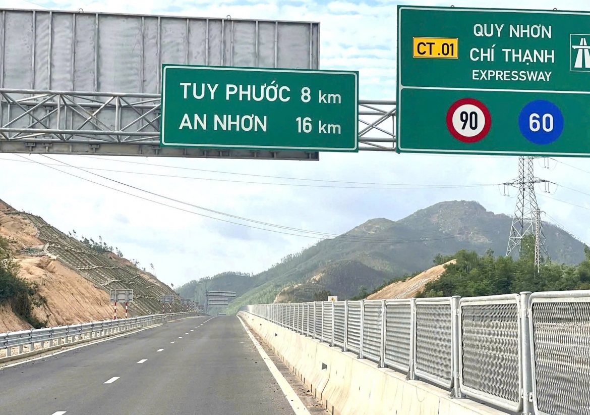Bộ trưởng Bộ Xây dựng Trần Hồng Minh yêu cầu các tuyến cao tốc đã hoàn thành phải được khai thác trước 15/4.