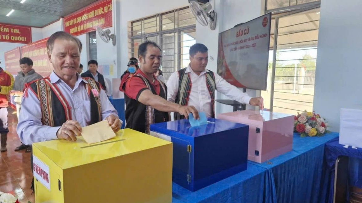 Người dân đi bầu cử