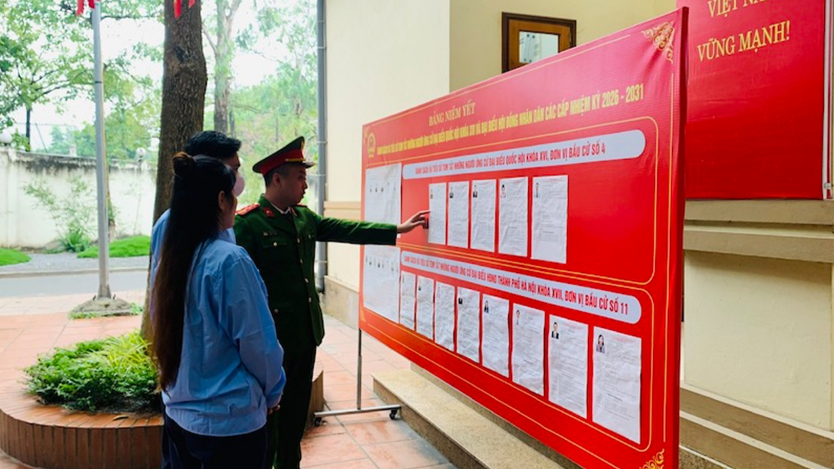 Trại tạm giam số 1 chuẩn bị chu đáo cho ngày bầu cử để cử tri tìm hiểu thông tin