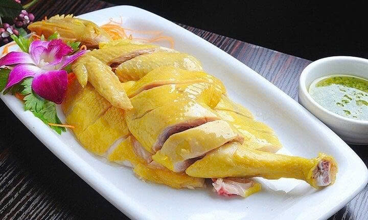 Việc bỏ da gà có thể giúp giảm lượng calo và chất béo, đặc biệt phù hợp với người đang ăn kiêng hoặc cần kiểm soát cholesterol