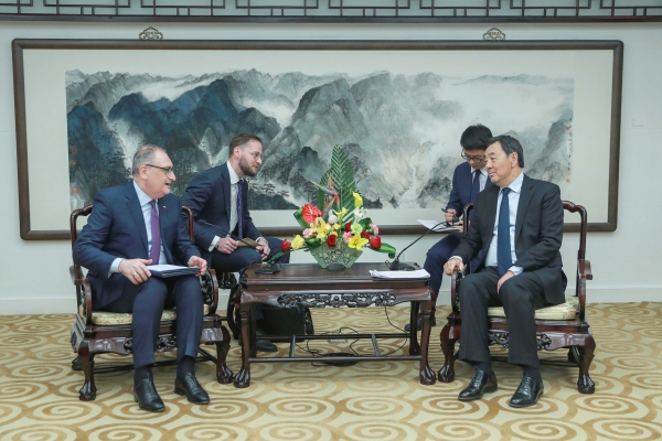 Đặc phái viên của Chính phủ Trung Quốc về vấn đề Trung Đông gặp Đại sứ Nga tại Trung Quốc Igor Morgulov. Ảnh Bộ ngoại giao Trung Quốc
