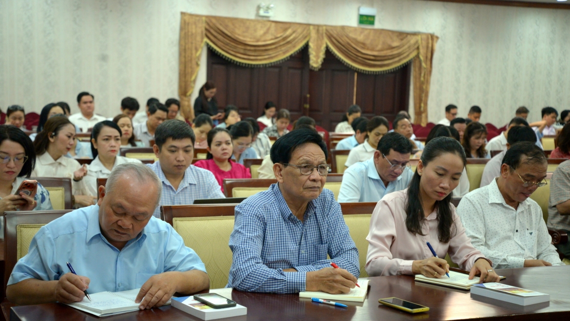 Các đại biểu tham dự hội nghị (ảnh: Hà Khánh)