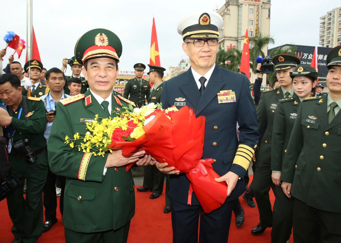 Lễ đón được tổ chức trang trọng do Đại tướng Phan Văn Giang, Ủy viên Bộ Chính trị, Phó bí thư Quân ủy Trung ương, Bộ trưởng Bộ Quốc phòng chủ trì. Đại tướng Phan Văn Giang đã nồng nhiệt chào đón Thượng tướng Đổng Quân cùng đoàn đại biểu Trung Quốc sang Việt Nam tham dự giao lưu.