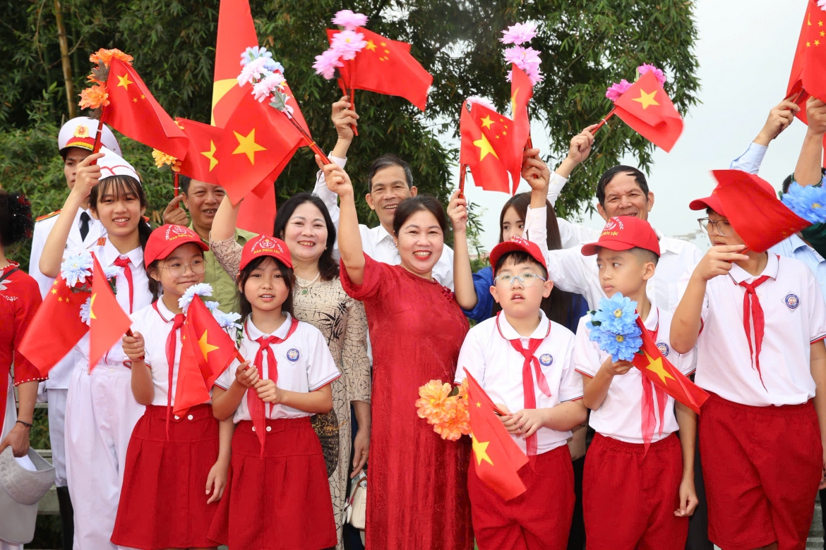 Sau lễ đón, Bộ trưởng Bộ Quốc phòng hai nước sẽ cùng tham gia các hoạt động trong khuôn khổ giao lưu tại Việt Nam, gồm: Dự lễ khởi công Trạm Y tế xã Hải Sơn; thăm Trường THPT Trần Phú; thăm Đồn Biên phòng Trà Cổ và có cuộc hội đàm quan trọng. 