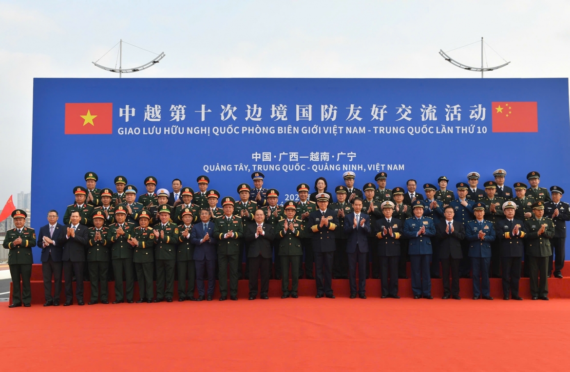 Hai Bộ trưởng và thành viên hai đoàn Việt Nam - Trung Quốc.
