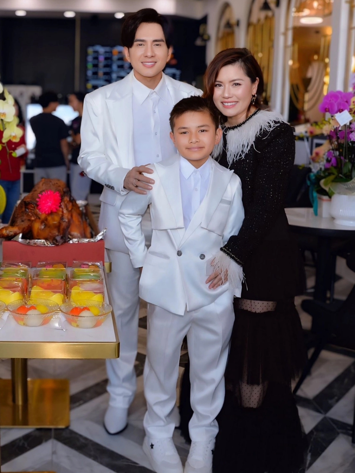 Nam ca sĩ Đan Trường có mặt ủng hộ vợ cũ Thủy Tiên trong ngày khởi động kinh doanh sau Tết, dành nhiều lời khen cho khả năng quán xuyến và điều hành công việc của cô. Anh cho biết cả hai vẫn giữ mối quan hệ văn minh, sẵn sàng dõi theo và hỗ trợ nhau trong cuộc sống lẫn sự nghiệp.