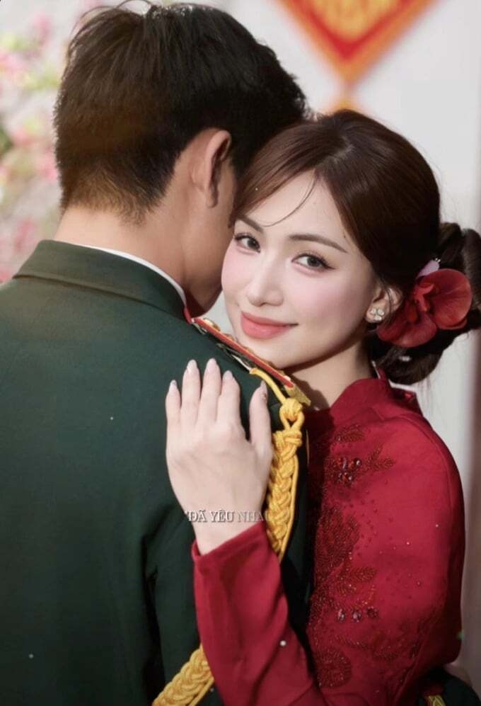 Hòa Minzy gây xôn xao khi đăng khoảnh khắc tình tứ bên một chàng trai mặc quân phục, chèn nhạc “Ngày về anh cưới em” do cô thể hiện. Nhiều người đồn đoán cô đang ngầm công khai bạn trai nhưng nữ ca sĩ cho biết đây là món quà âm nhạc cô dành tặng cho các nàng hậu phương có chồng hoặc người yêu là bộ đội.