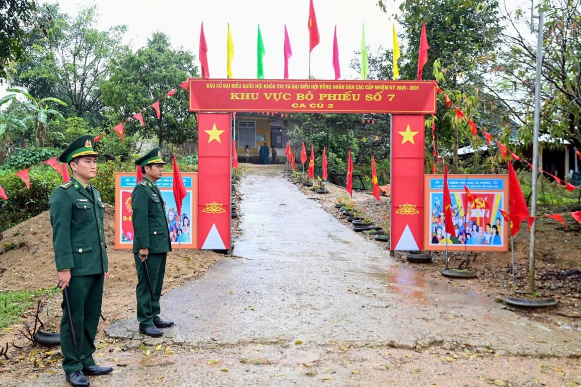 Điểm bỏ phiếu tại thôn Ca Cú, xã A Lưới 1, thành phố Huế