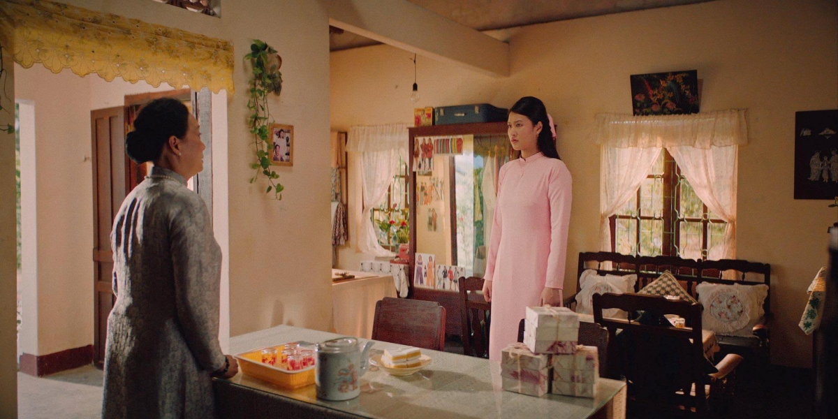 Đoàn Thiên Ân khoe ảnh trong phim "Hẹn em ngày nhật thực", mang đến hình ảnh mới mẻ cho khán giả.