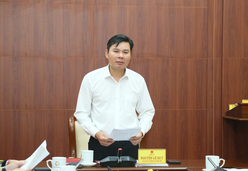 Phó Chủ tịch Thường trực UBND tỉnh Hưng Yên Nguyễn Lê Huy phát biểu tại hội nghị.