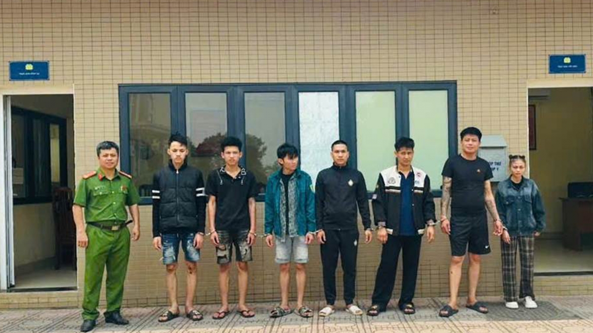 Các đối tượng tại trụ sở công an