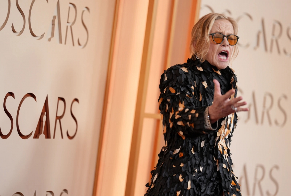 Amy Madigan trên thảm đỏ Oscar năm nay