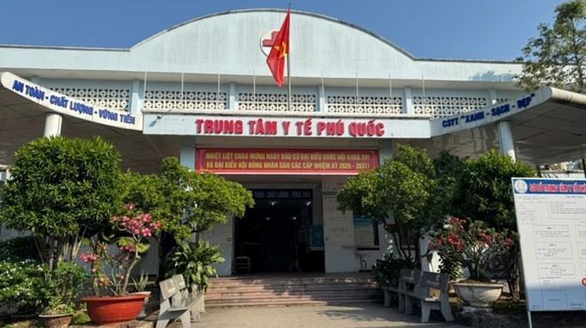 Trung tâm Kiểm soát bệnh tật tỉnh An Giang phối hợp, hỗ trợ TTYT Phú Quốc khẩn trương triển khai các biện pháp xử lý trường hợp mắc viêm não mô cầu tản phát, điều tra, lập danh sách những trường hợp tiếp xúc gần. Ảnh: laodong.vn