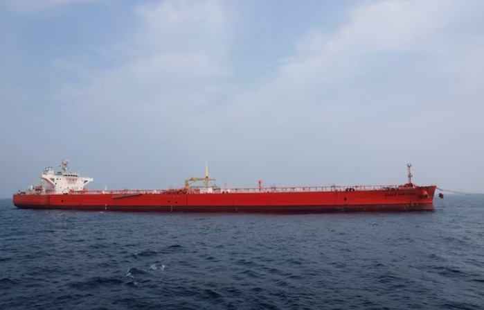 Tàu chở dầu thô đang dỡ hàng tại cảng nổi của Pakistan hôm 18/3/2026 (Ảnh: Reuters)