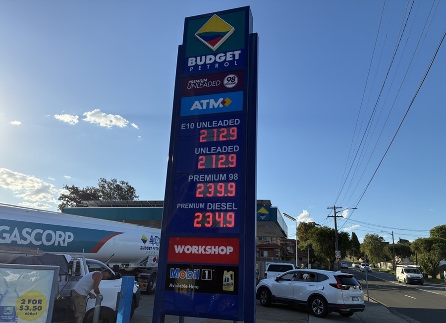 Giá xăng tại một trạm đổ xăng ở thành phố Sydney, Australia. Ảnh: Việt Nga/VOV