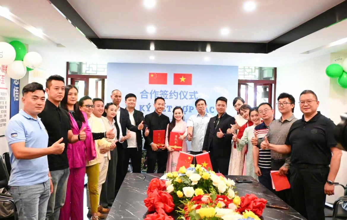 Công ty xuất khẩu của Big Group Holdings ký kết đơn hàng xuất cà phê tại Vân Nam, Trung Quốc.