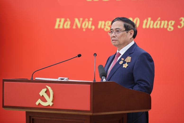 Thủ tướng Phạm Minh Chính nêu rõ, những phần thưởng cao quý mà Đảng, Nhà nước trao tặng mang ý nghĩa thiêng liêng và sâu sắc, là niềm vinh dự, tự hào lớn lao, là sự ghi nhận của Đảng, Nhà nước đối với các đồng chí trong suốt chặng đường phấn đấu và trưởng thành. Ảnh: VGP/Nhật Bắc