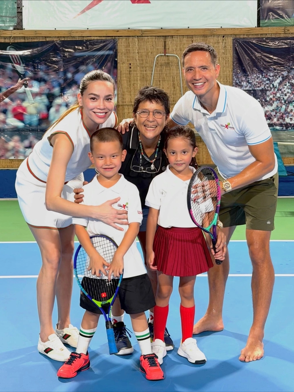 Con gái Hồ Ngọc Hà - bé Lisa ngày càng lớn phổng phao, có thân hình mảnh mai và đôi chân được khen là 'người mẫu tương lai'.