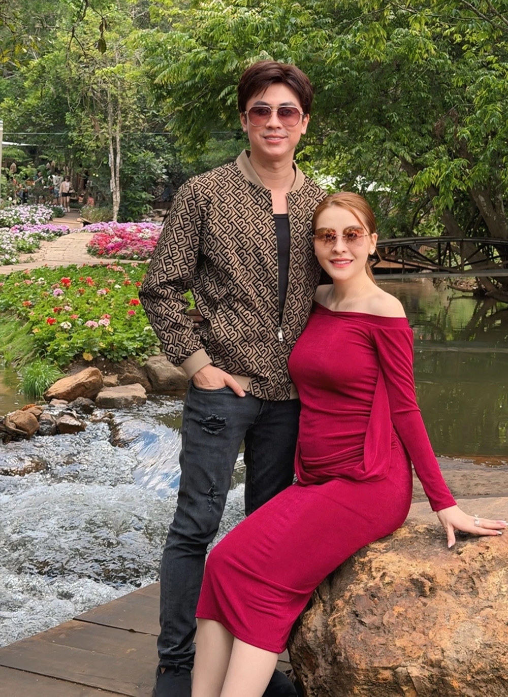 Ngày 2/3, Hồ Việt Trung và Saka Trương Tuyền cùng công bố tin vui sắp có con chung trong năm Bính Ngọ. Khi nhắn gửi đến bạn gái, nam ca sĩ hứa sẽ là chỗ dựa vững chắc cho cô và con.