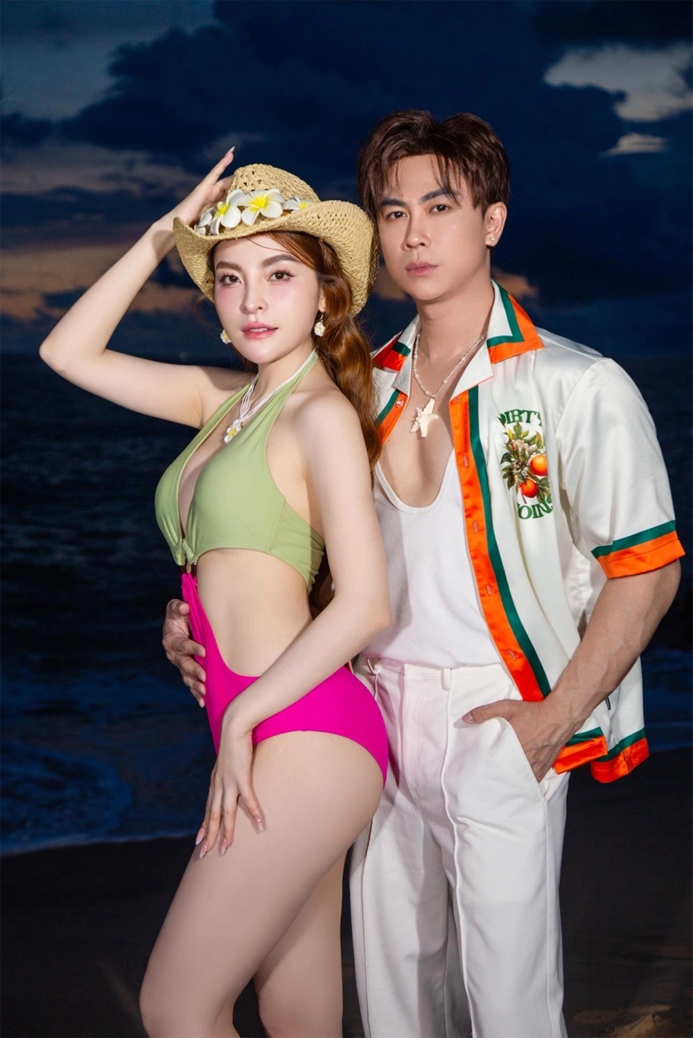 Hai ca sĩ liên tục cho ra mắt các sản phẩm chung như: “Gói gọn trong một chữ thương”, “Ngày hạnh phúc”, “Yêu đến khi già đi”, “Yêu một ngày không em”... Bên cạnh đó, họ còn cùng nhau thực hiện các video hài hước.