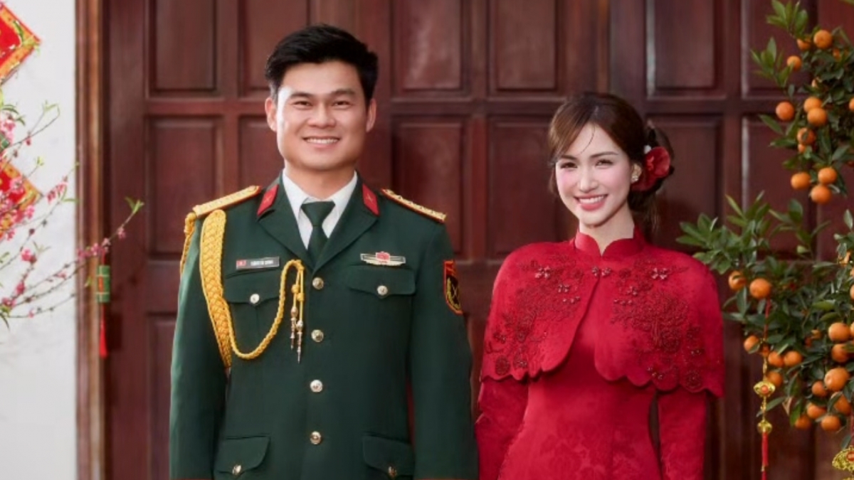 "Một tình yêu được bố mẹ gia đình đồng ý, chứng kiến và tôn trọng. Đàng trai qua thưa hỏi đàng hoàng. Nghe tưởng chừng đơn giản và bình thường nhưng lại là thứ hạnh phúc đáng giá nhất, thực sự rất hạnh phúc í. Mọi người mzuốn xem mặt bạn nam trong clip thì có lun, xem đii nè kaka. Fan không cần tò mò thông tin trên mạng, Hoà dần dần sẽ nói cho Fans hết thui. Hoà cũng đồng bóng lắm, đến ngày đẹp trời là mời fan đi ăn cỗ liền không phải nôn", Hòa Minzy chia sẻ khi bất ngờ công khai người yêu trên trang cá nhân.