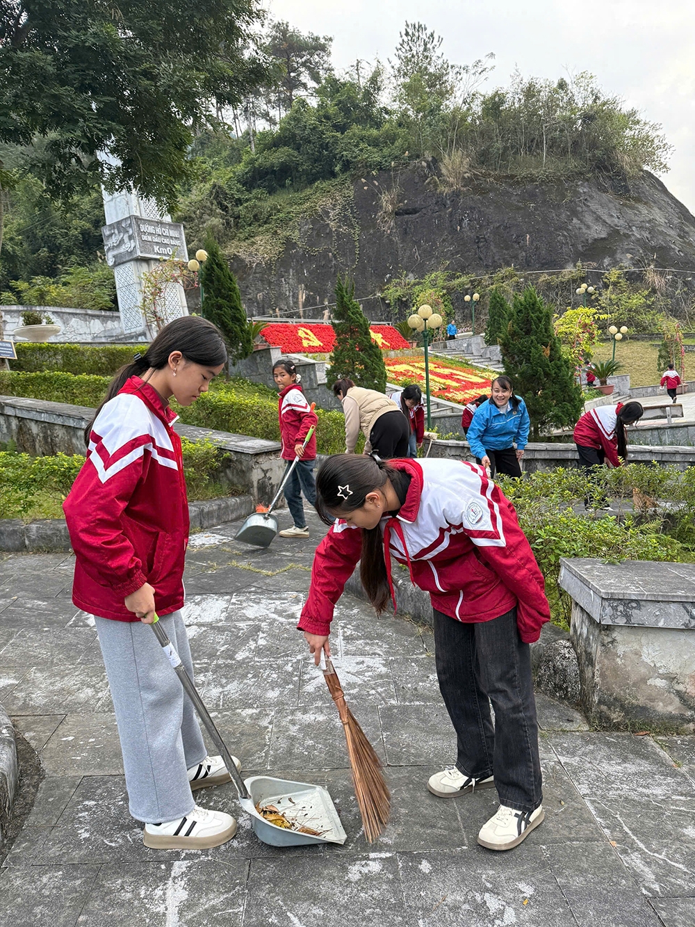 Qua các hoạt động ý nghĩa giúp các em học sinh bồi đắp thêm lòng yêu nước nồng nàn, biết ơn với công lao to lớn của Bác Hồ và các thế hệ cha anh, phấn đấu học tập, rèn luyện thật tốt, góp phần xây dựng quê hương đất nước ngày càng giàu đẹp