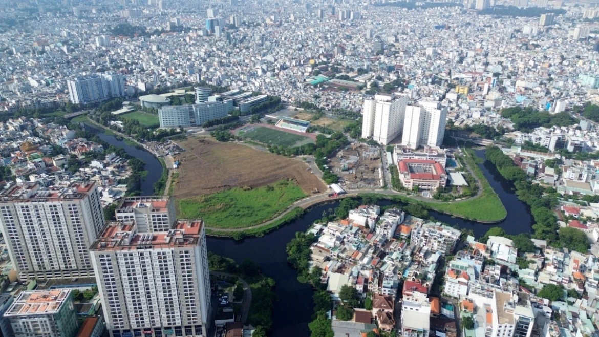 Rạch Xuyên Tâm đoạn gần Học viện Cán bộ TP.HCM