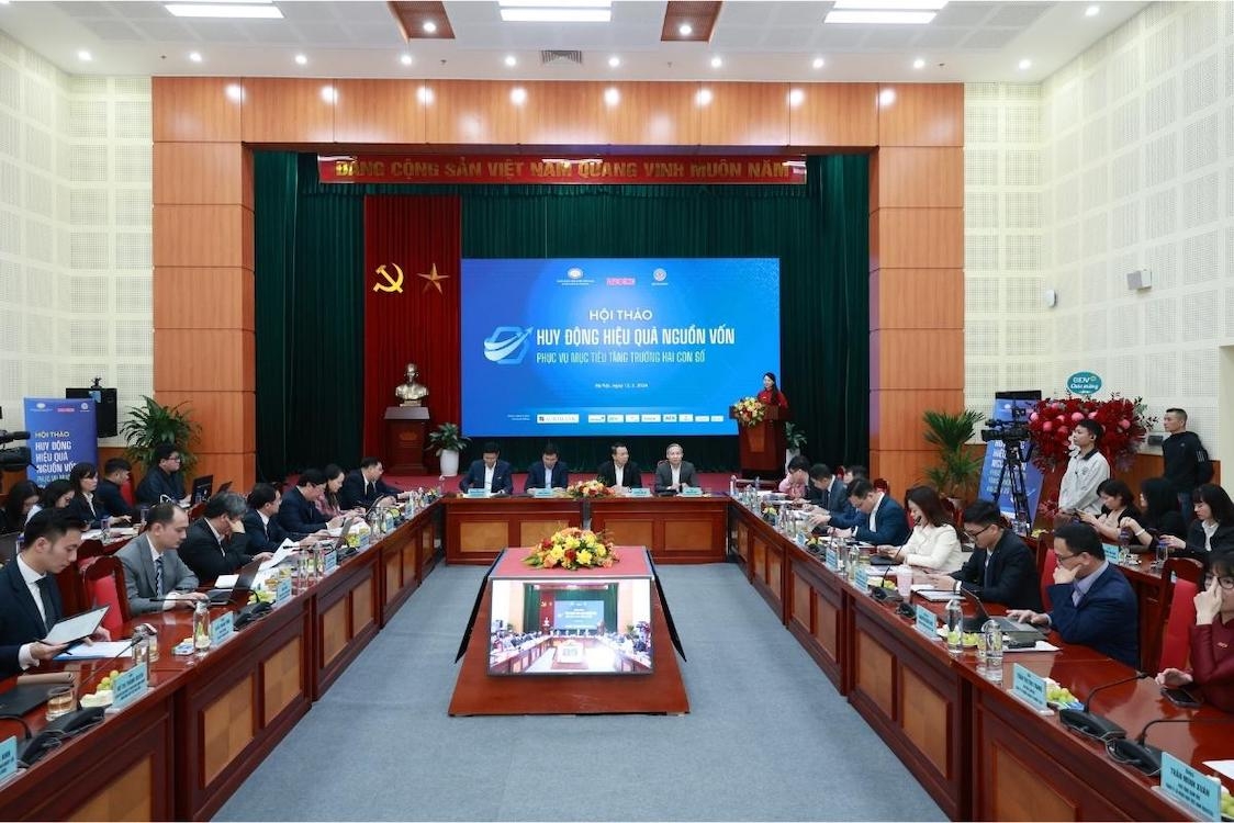 Hội thảo thu hút sự tham dự của lãnh đạo các cơ quan quản lý, chuyên gia kinh tế, tổ chức tài chính, ngân hàng, quỹ đầu tư cùng đại diện cộng đồng doanh nghiệp