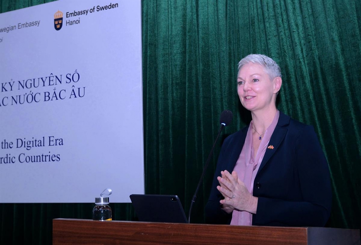  Bà Hilde Solbakken, Đại sứ Na Uy tại Việt Nam phát biểu tại tọa đàm.