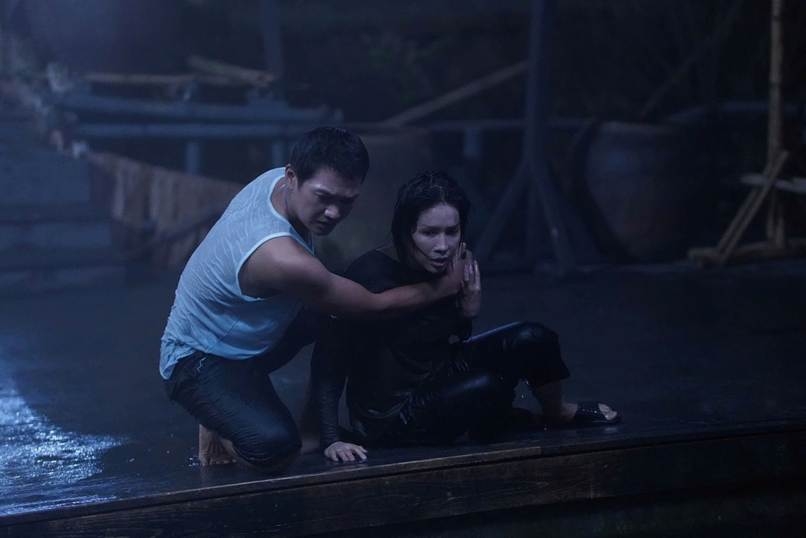 Quang Tuấn và Khả Như trong "Quỷ nhập tràng 2". Ảnh: ĐPCC