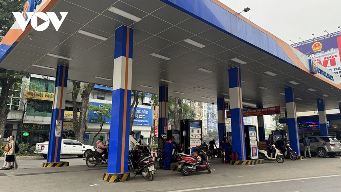  Chính phủ đã ban hành Nghị quyết số 69/NQ-CP ngày 27/3/2026 triển khai thực hiện chi tạm ứng cho quỹ bình ổn giá xăng dầu từ nguồn tăng thu ngân sách Trung ương năm 2025.