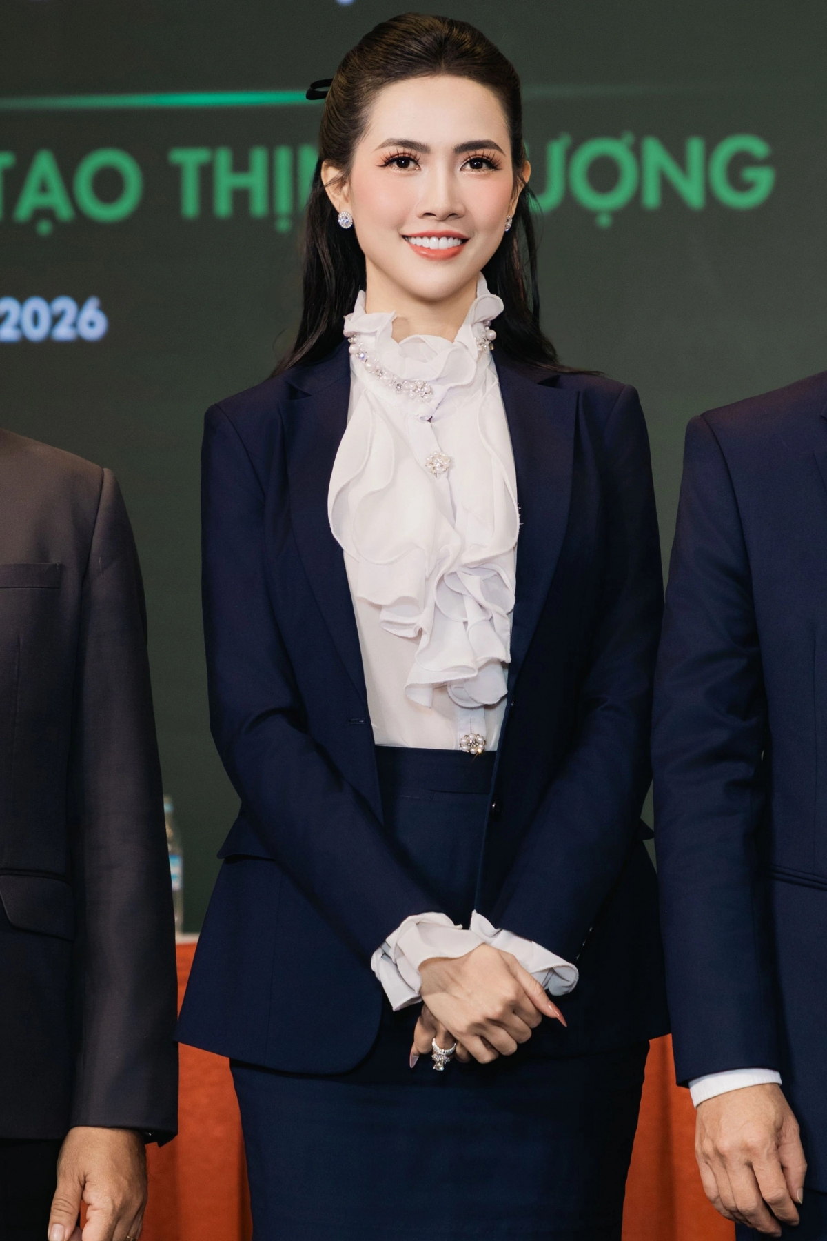 Hoa hậu Phan Thị Mơ chia sẻ mới được bổ nhiệm làm phó chủ tịch một CLB doanh nghiệp. Thông tin nàng hậu 9X chuyển hướng từ lĩnh vực giải trí sang hoạt động trong môi trường doanh nghiệp nhận được sự quan tâm của công chúng.