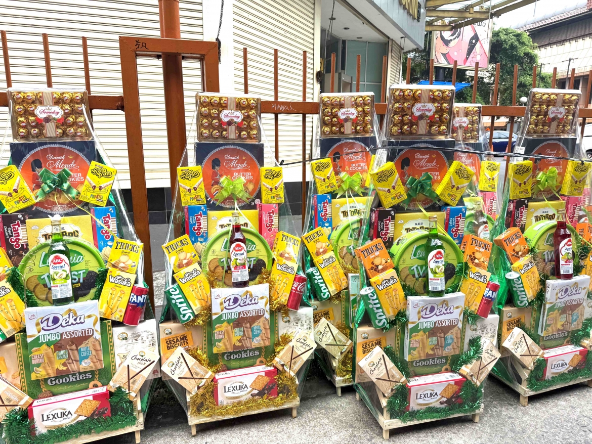 Các giỏ quà được bày bán trong dịp lễ Eid. (Ảnh: VOV-Jakarta)
