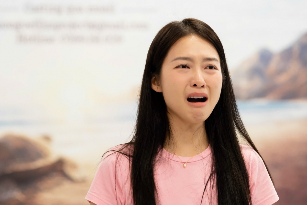 Khả Ngân khóc nức nở khi casting