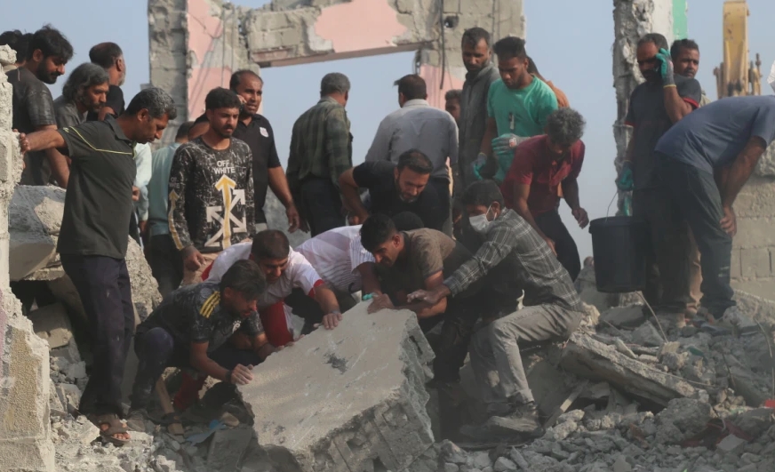 Một cuộc tấn công tên lửa của Mỹ vào miền Nam Iran. Ảnh: AP