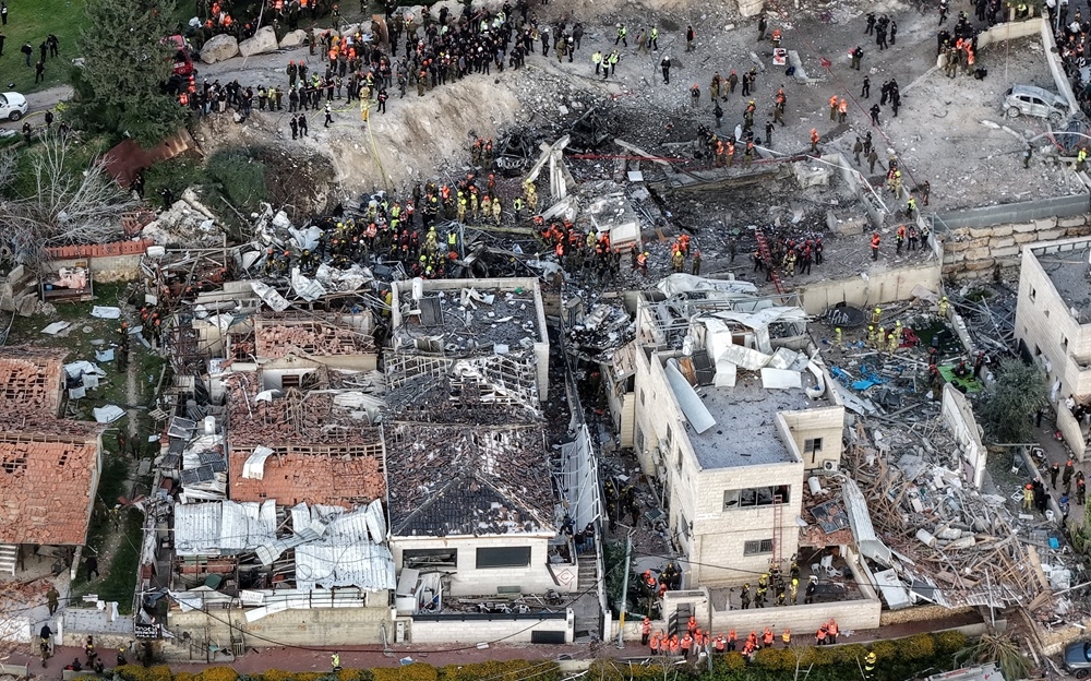 Iran phóng hàng loạt tên lửa đáp trả sau các cuộc tấn công của Mỹ và Israel. Ảnh: Reuters