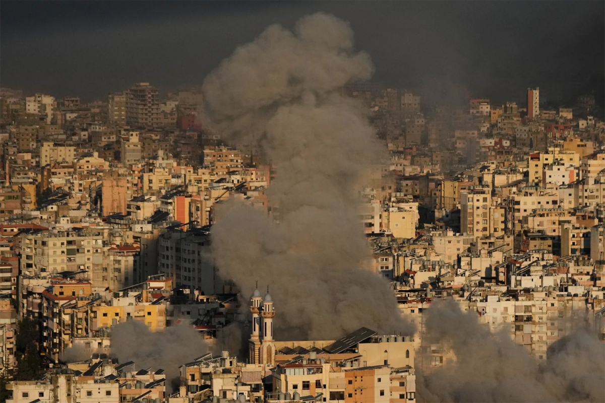 Khói bố lên sau cuộc không kích của Israel vào Dahiyeh, ngoại ô thủ đô Beirut của Lebanon, ngày 3/3/2026. Ảnh: AP