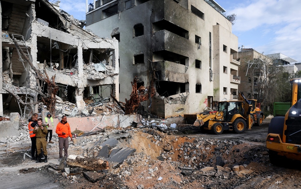 Israel tuyên bố thực hiện đợt không kích lớn nhất lịch sử nhằm vào Iran. Ảnh: Reuters