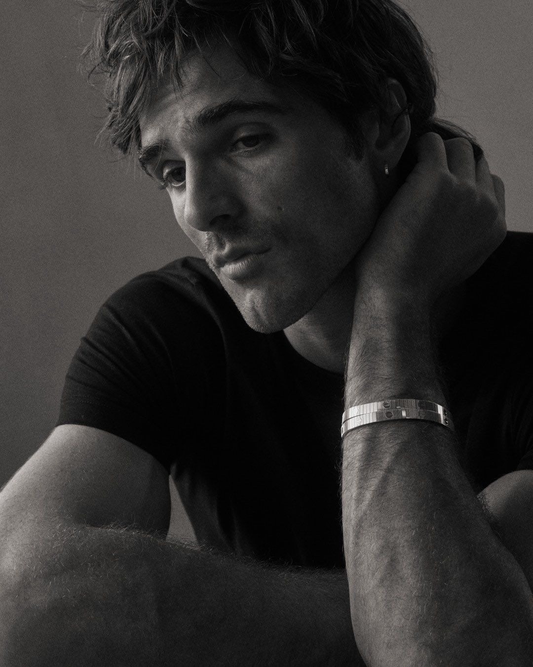 Với chiều cao gần 2 mét và gương mặt góc cạnh, Jacob Elordi sở hữu ngoại hình hiếm thấy trên màn ảnh Hollywood. (Ảnh: Instagram)