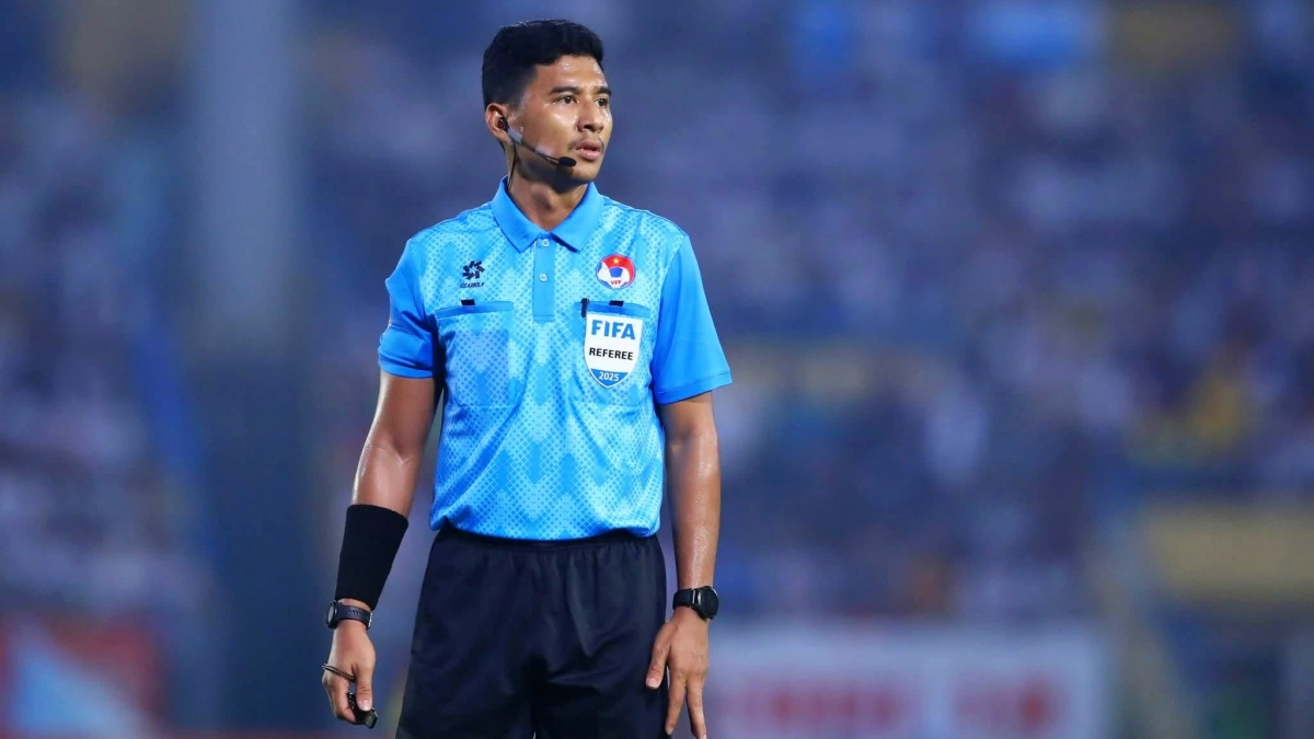 Trọng tài Kamaruzaman. (Ảnh: VPF)