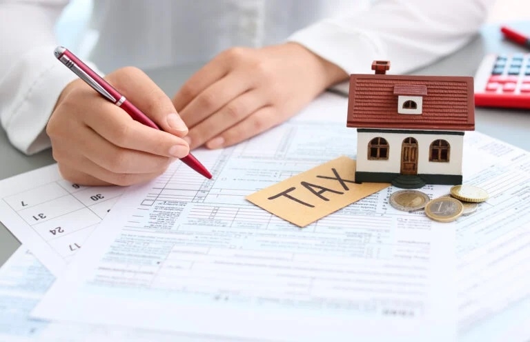 Người cho thuê nhà có thể chọn khai thuế 1 lần hoặc 2 lần mỗi năm (Ảnh minh họa: KT)