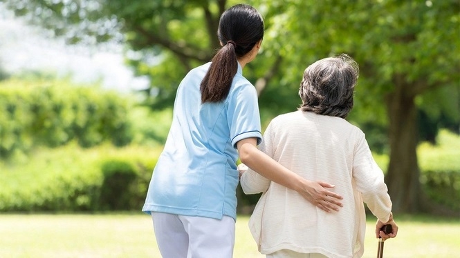 Xem xét điều chỉnh ngưỡng thu nhập người phụ thuộc để giảm gánh nặng thuế (Ảnh minh họa: KT)