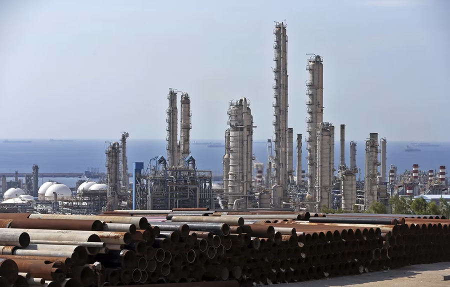 Khu phức hợp hóa dầu tại mỏ khí South Pars ở Asalouyeh, Iran. Ảnh: AP