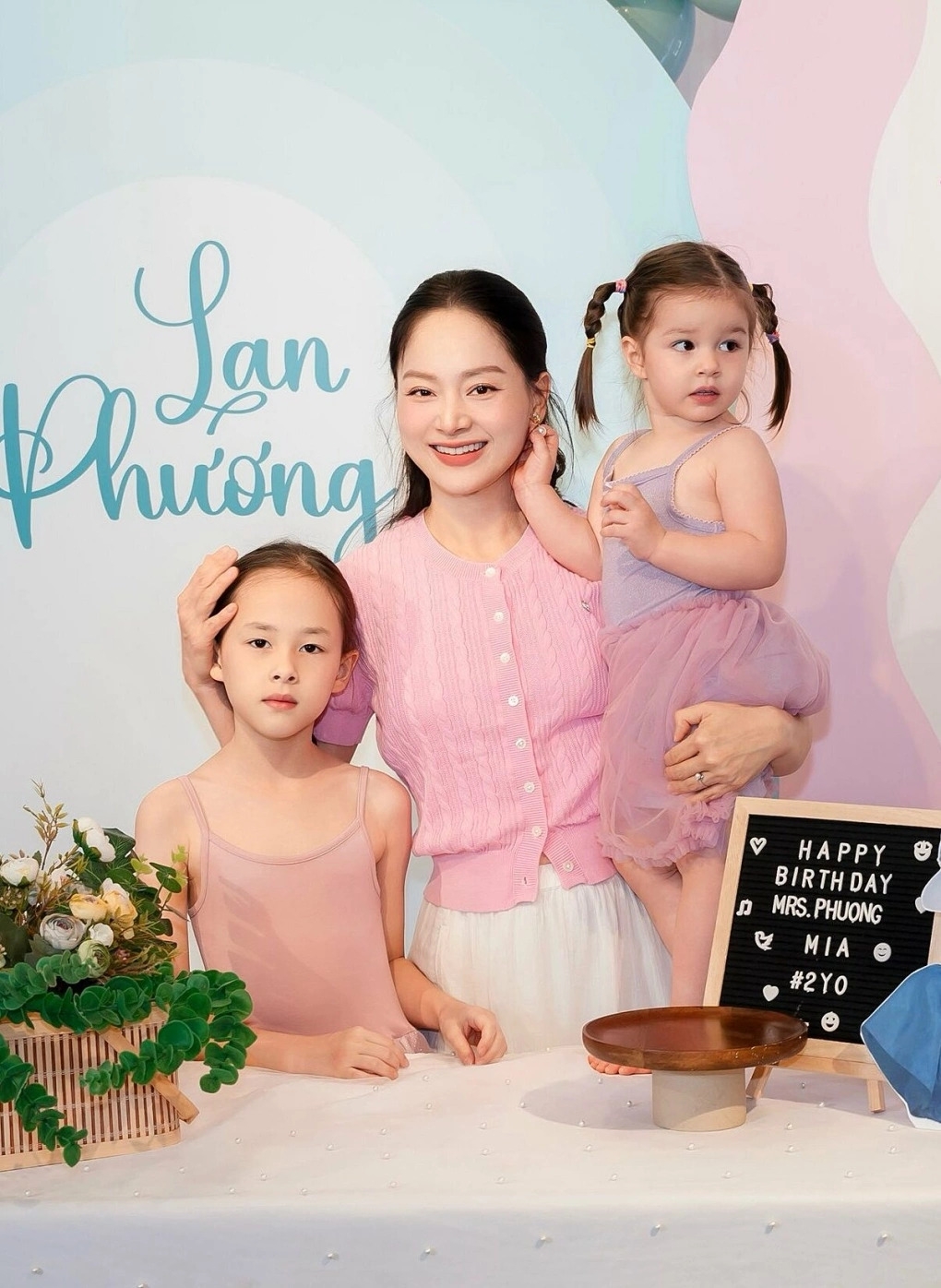 Diễn viên Lan Phương cho biết cô bình yên, hạnh phúc khi tập trung chăm sóc bản thân, nuôi dạy hai con, sau khi ly hôn chồng người Anh.