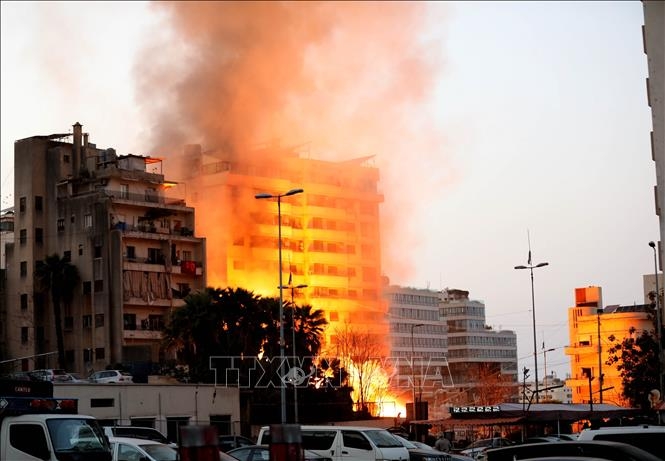 Khói bốc lên sau vụ không kích của Israel tại Beirut, Lebanon, ngày 12/3/2026. Ảnh: THX/TTXVN